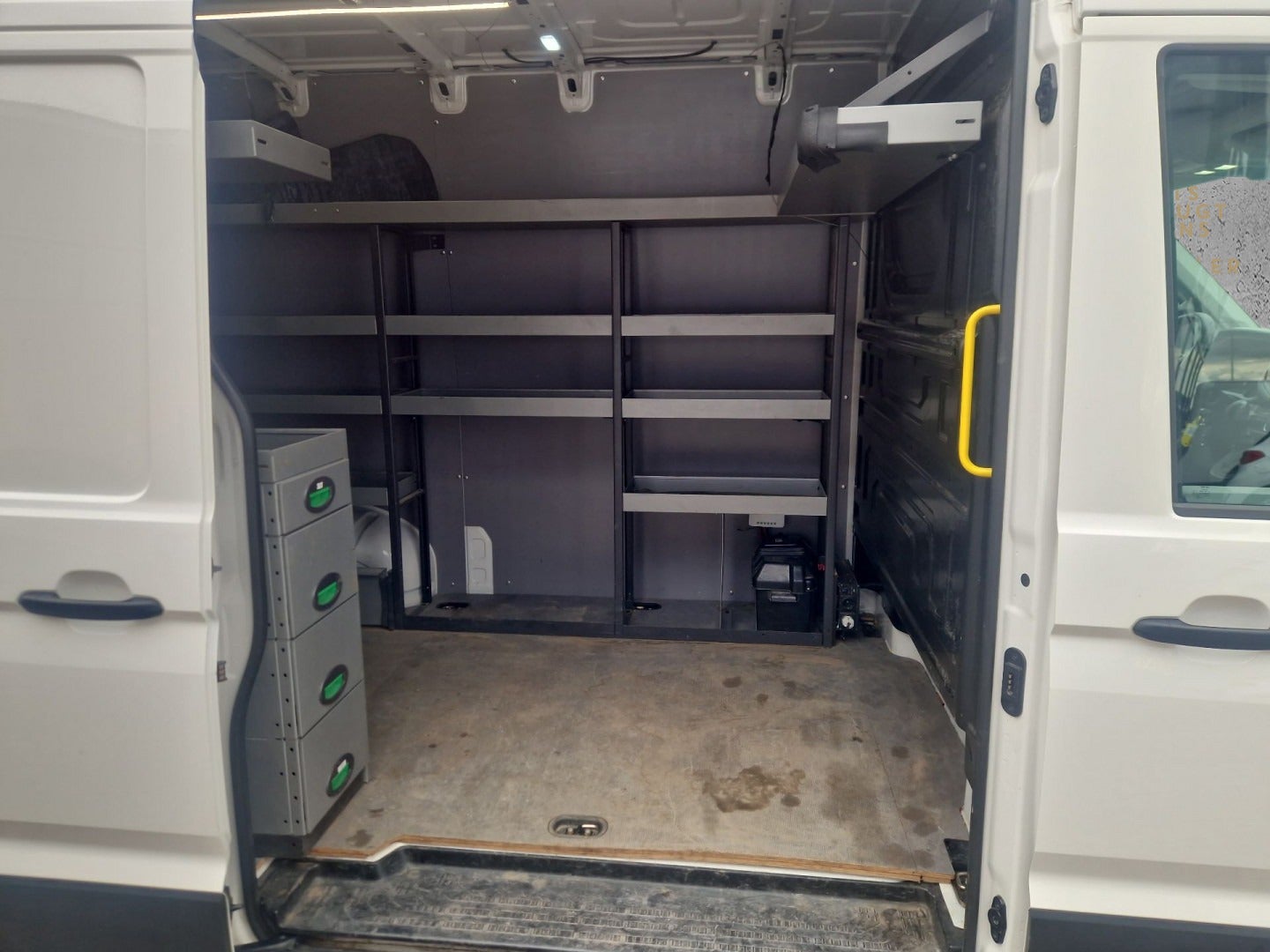 Billede af VW Crafter 35 2,0 TDi 177 Kassevogn L3H2 aut.