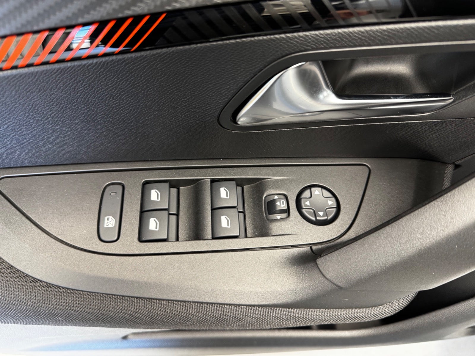 Billede af Peugeot 2008 1,2 PureTech 130 Platin EAT8