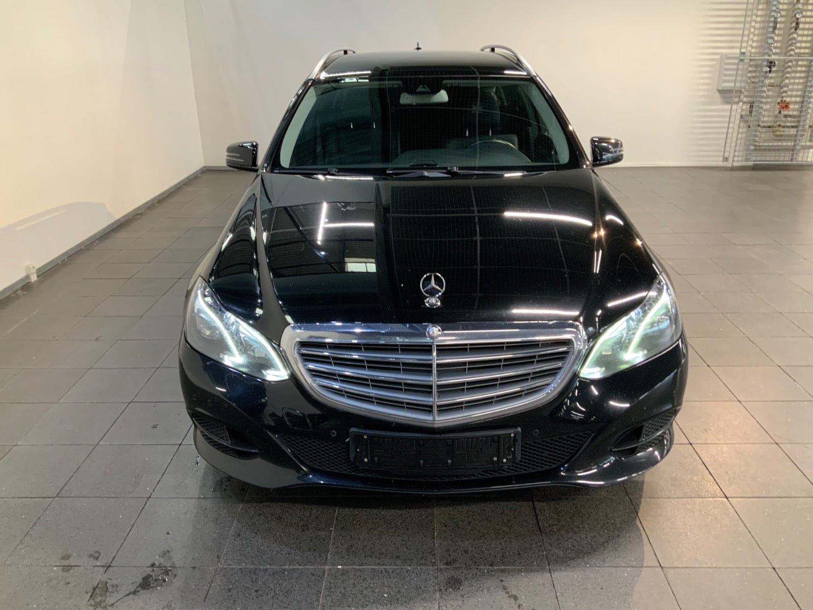 Mercedes-Benz E 220 (2/8)