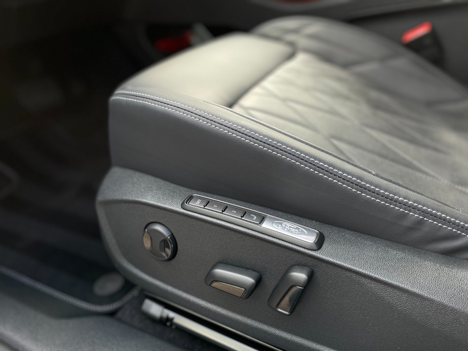 Ford Explorer Premium Extended Range AWD