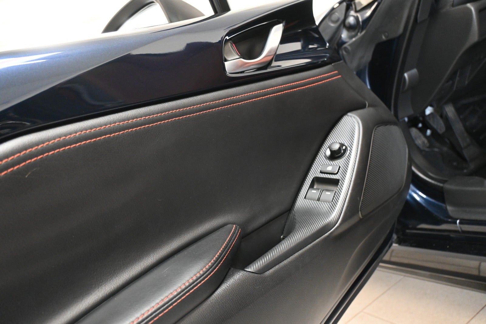 Mazda MX-5 SkyActiv-G 184 Roadster Kazari