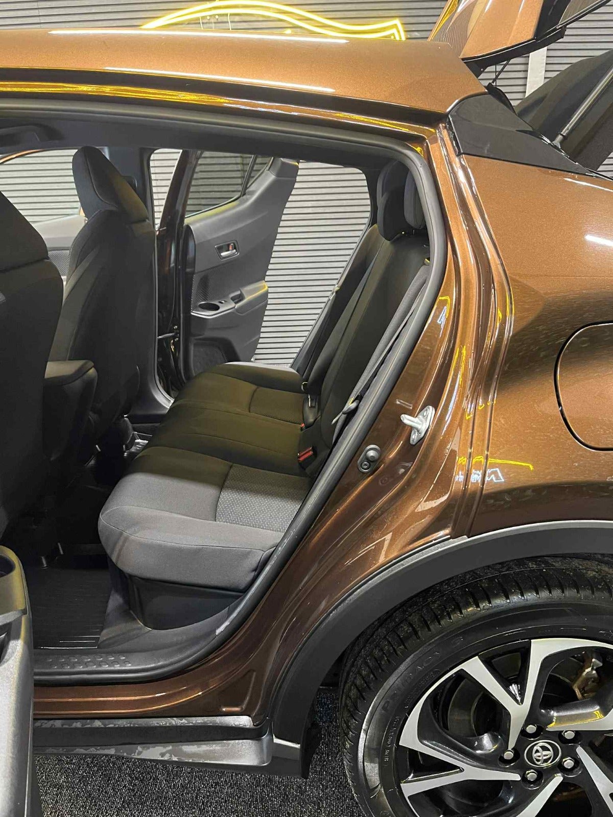 Billede af Toyota C-HR 1,8 Hybrid C-ENTER CVT