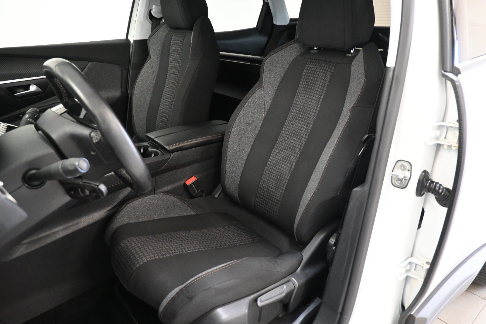 Peugeot 3008 PureTech 130 Strike Van