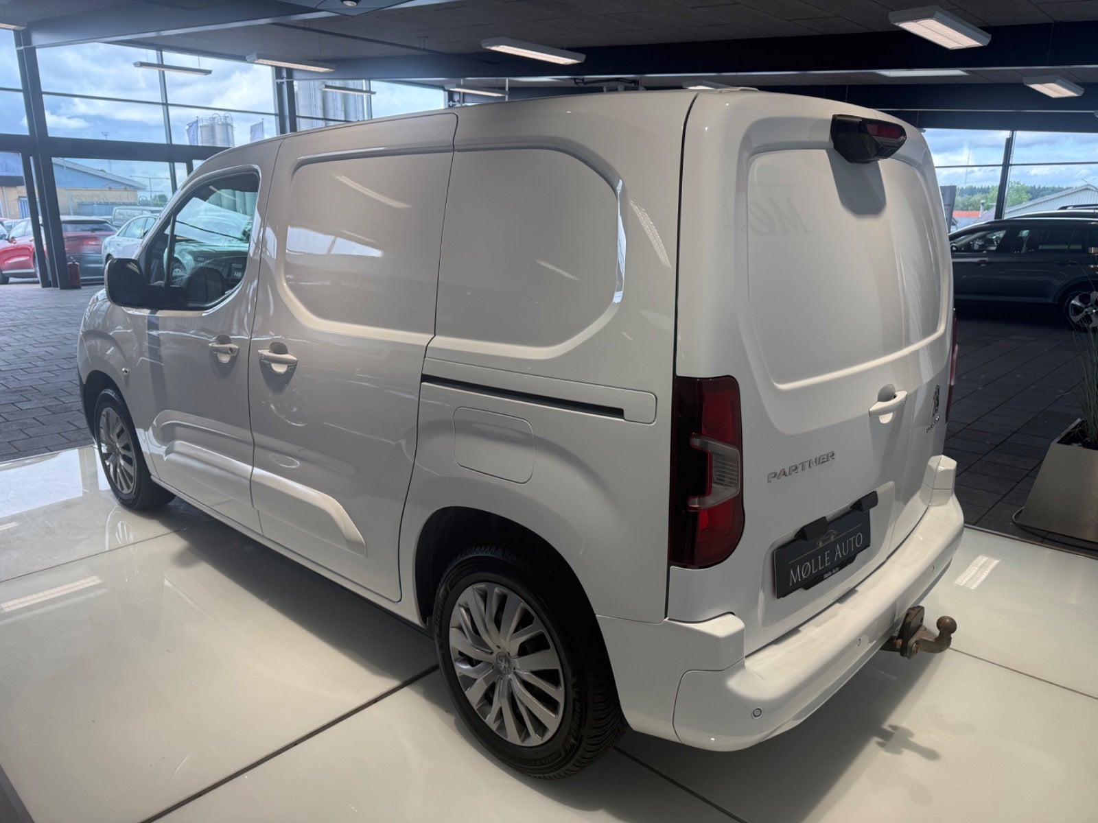 Billede af Peugeot Partner 1,5 BlueHDi 130 L1V1 Plus EAT8 Van