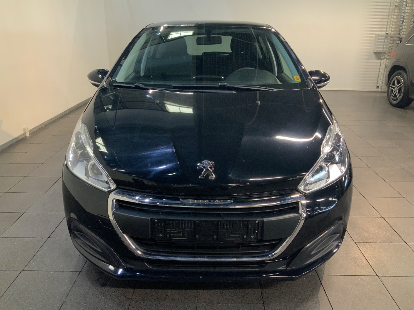 Peugeot 208 (2/8)
