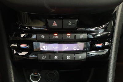 Peugeot 208 VTi Allure Sky