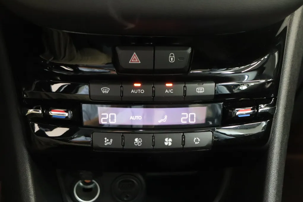 Peugeot 208 VTi Allure Sky