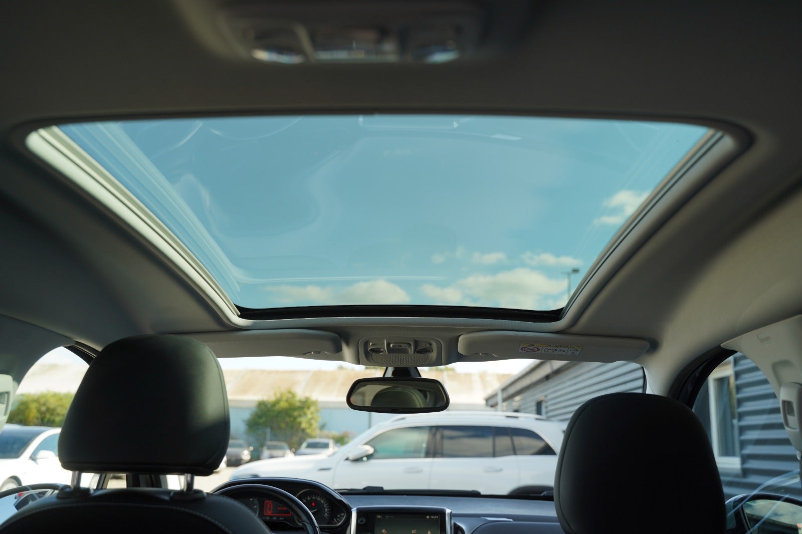 Billede af Peugeot 2008 1,6 BlueHDi 100 Selection Sky