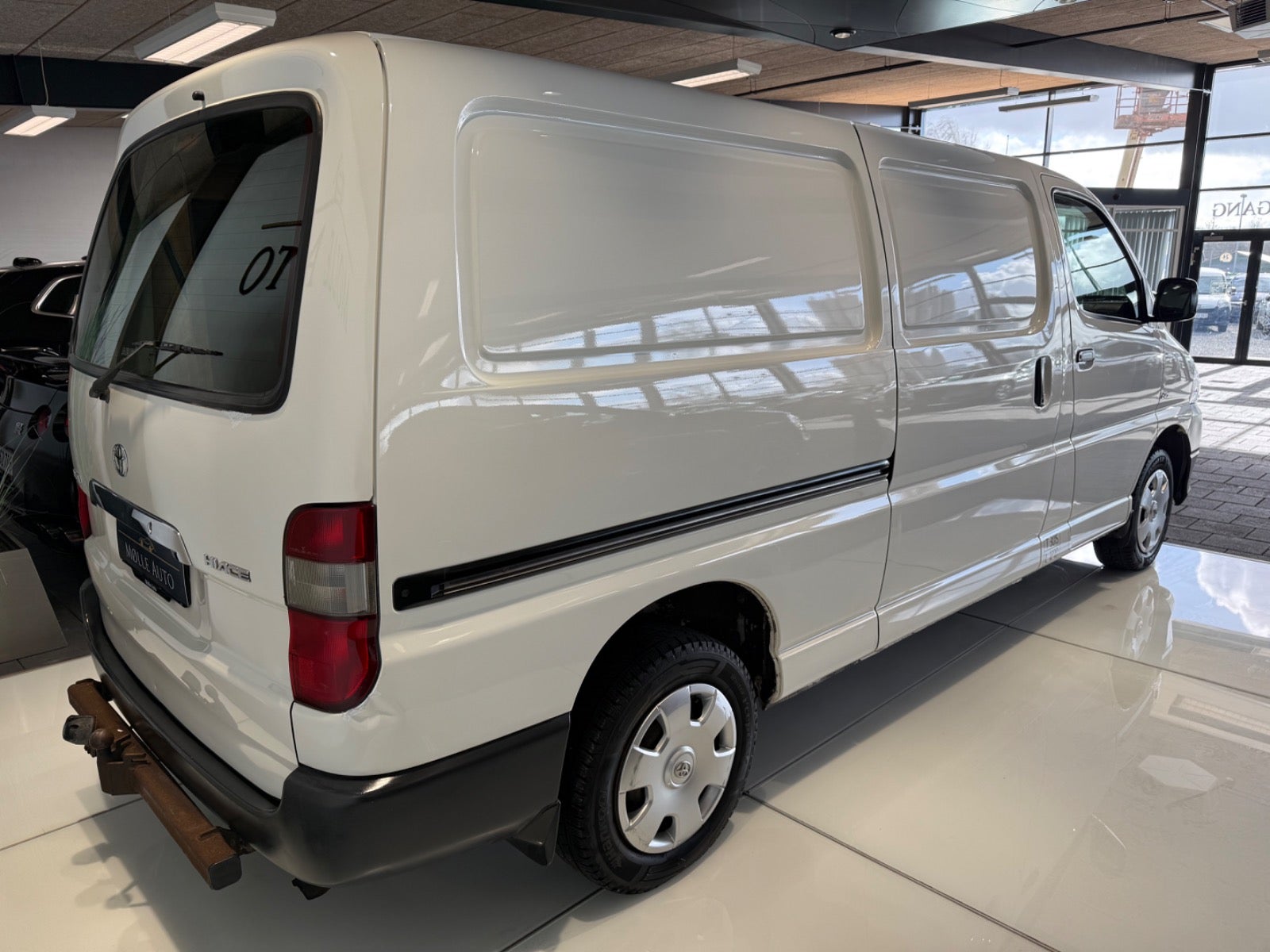 Billede af Toyota HiAce 2,5 D-4D 117 Komfort lang