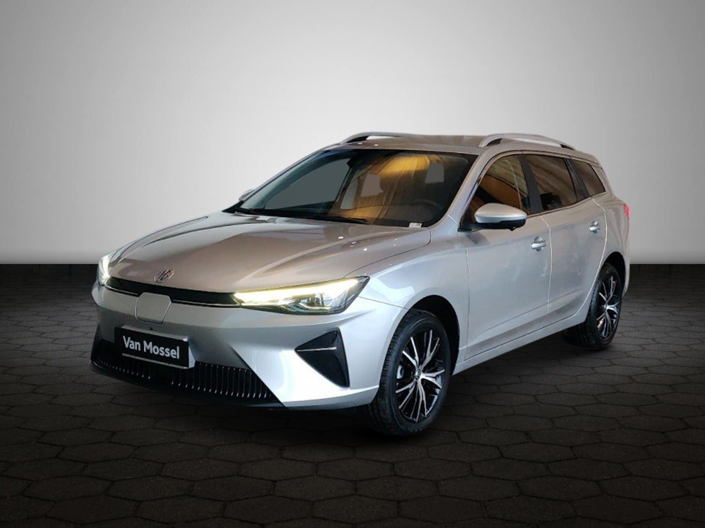5-Luxury-1904056003
