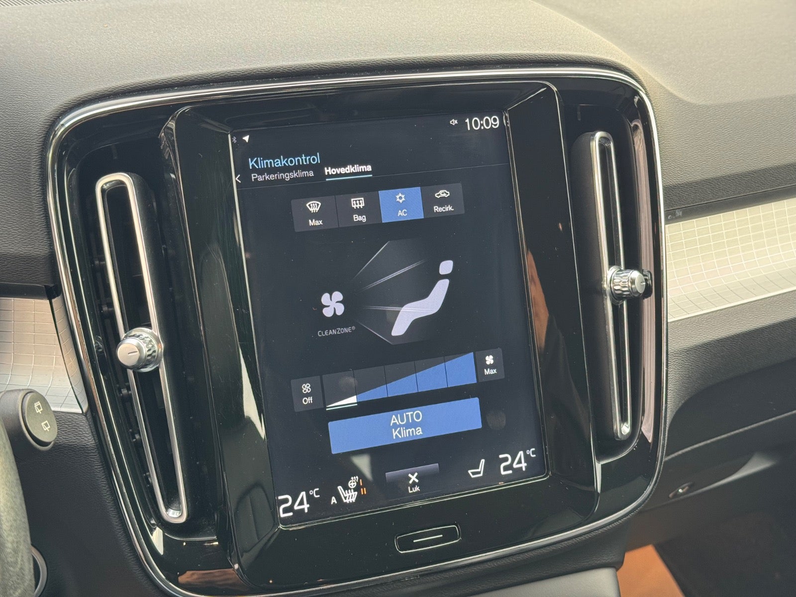 Billede af Volvo XC40 2,0 D4 190 Momentum aut. AWD