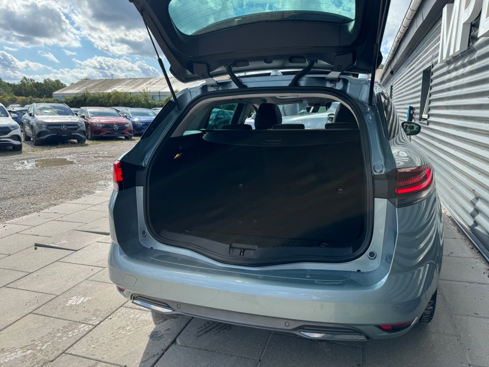 Billede af Renault Megane IV 1,6 E-Tech Intens Sport Tourer