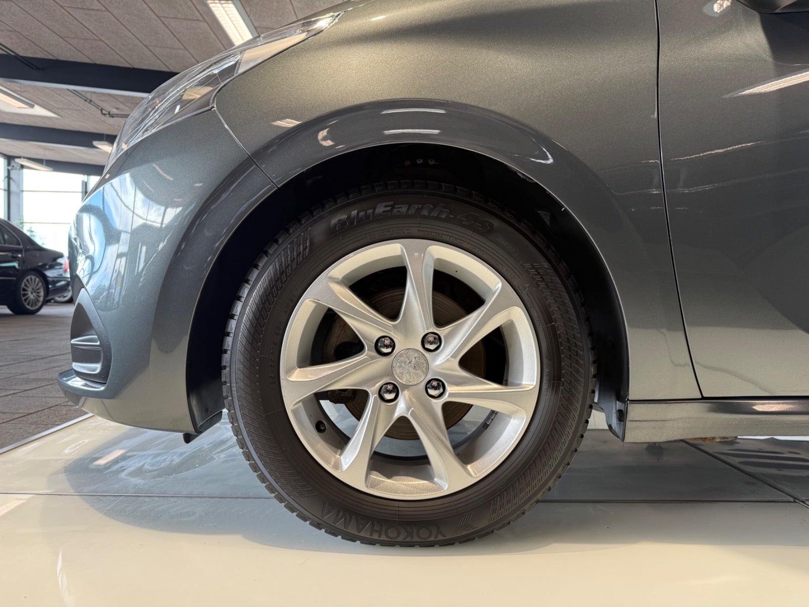 Billede af Peugeot 208 1,6 BlueHDi 100 Envy Sky