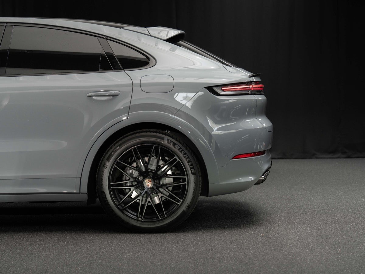 Gallery image 6 of 18