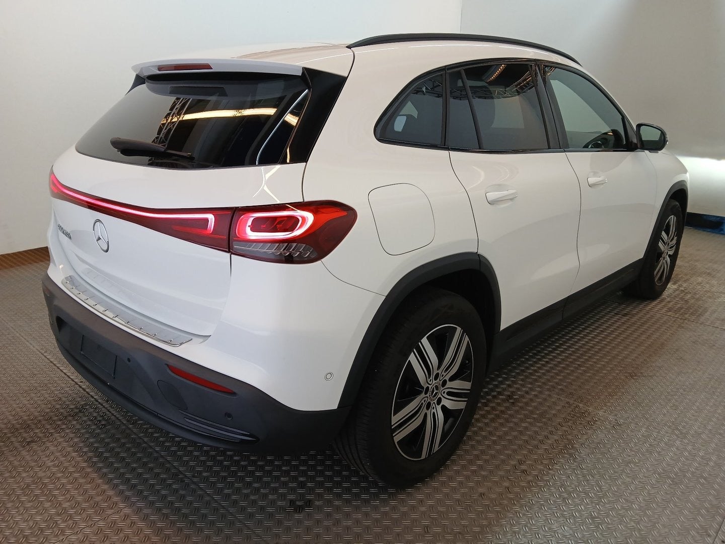 Mercedes EQA250 Electric Art