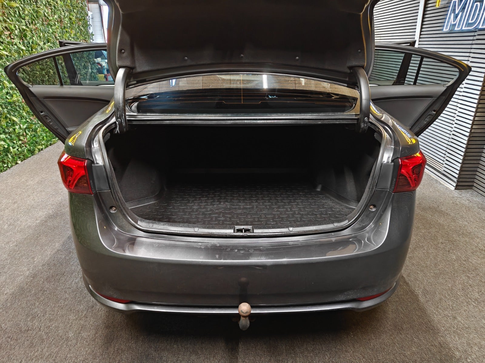 Billede af Toyota Avensis 1,6 VVT-i T1