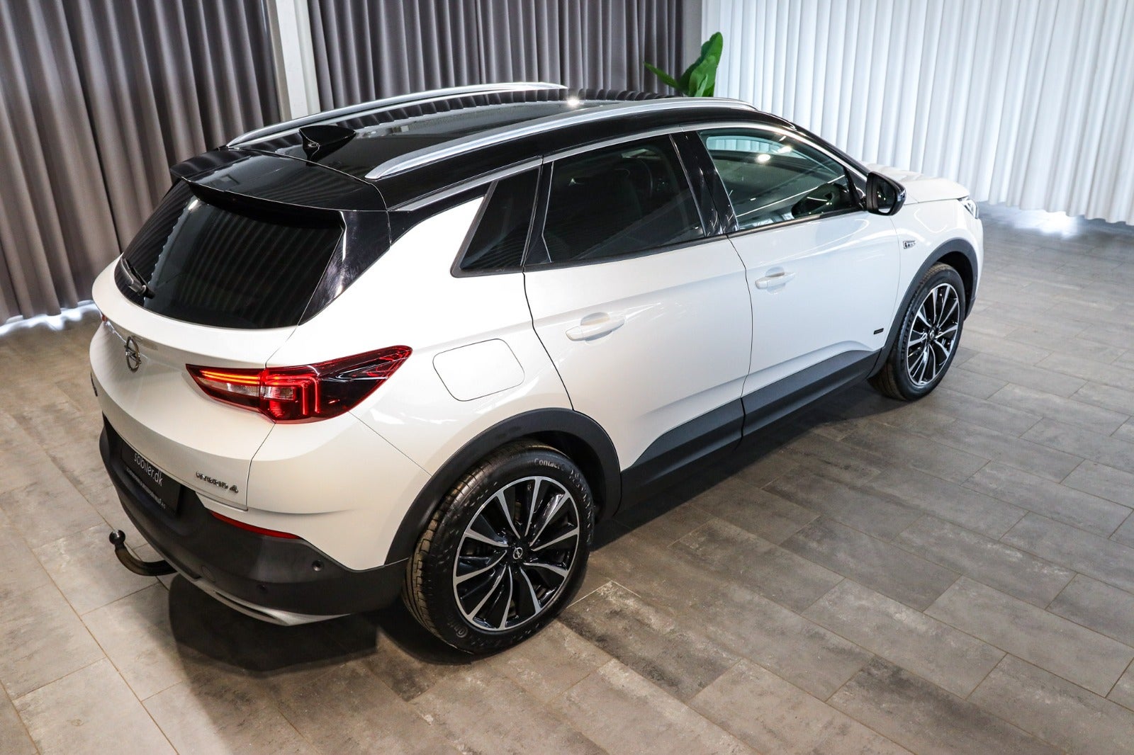 Billede af Opel Grandland X 1,6 Hybrid4 Impress aut.