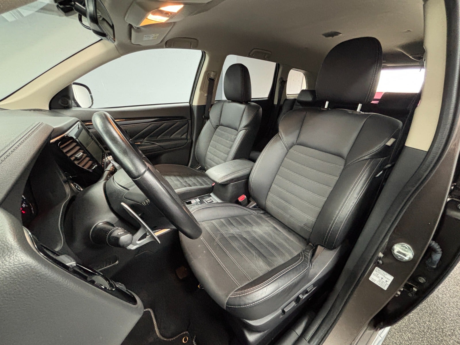 Billede af Mitsubishi Outlander 2,4 PHEV Invite CVT 4WD