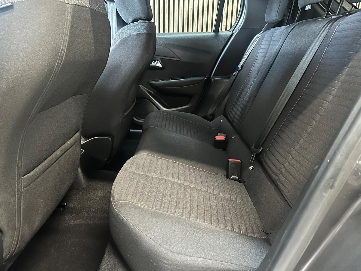 Peugeot 208 PureTech 75 Active Pack Peugeot 208 PureTech 75 Active Pack