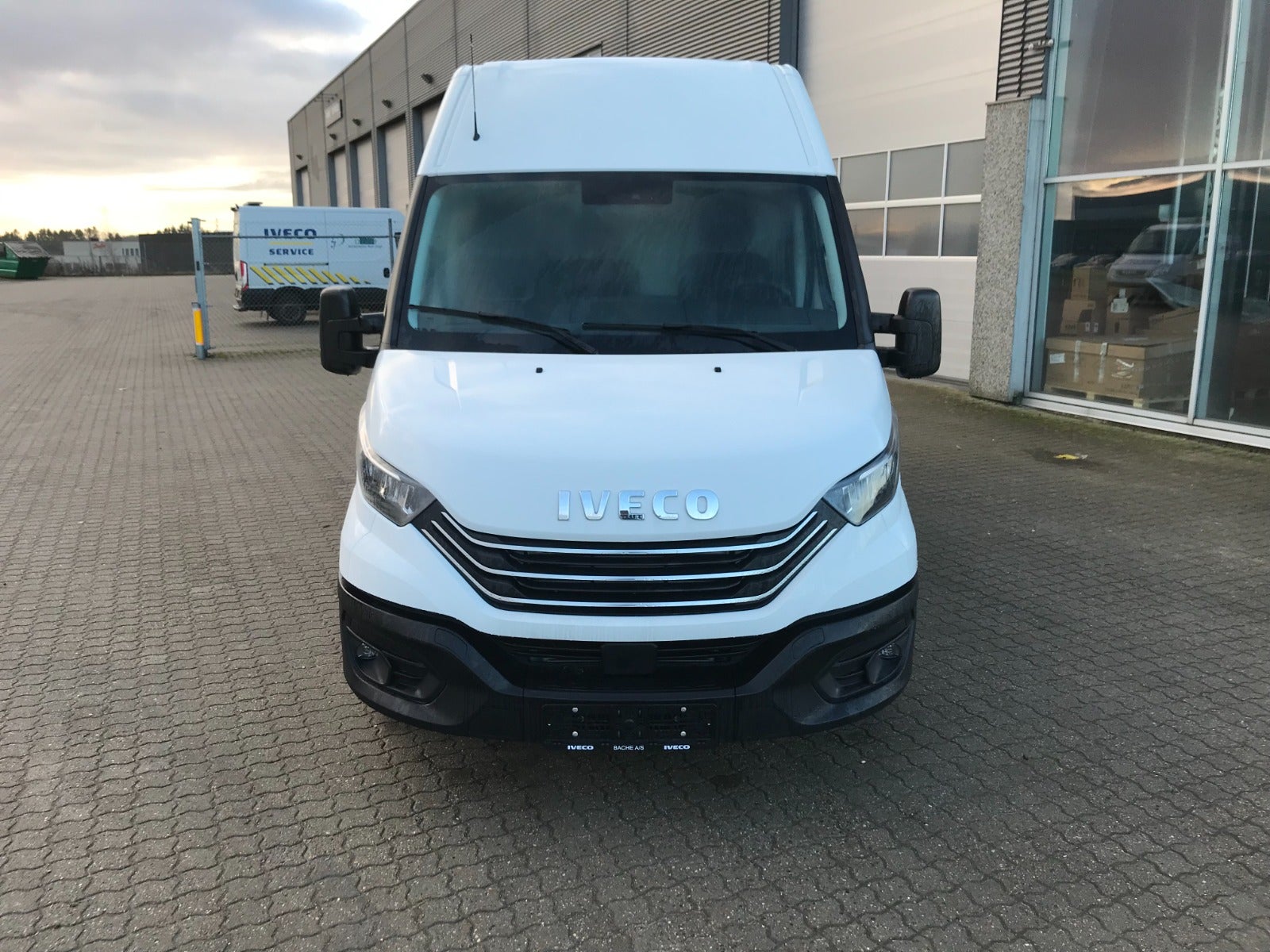 Billede af Iveco Daily 3,0 35S18 12m³ Van AG8