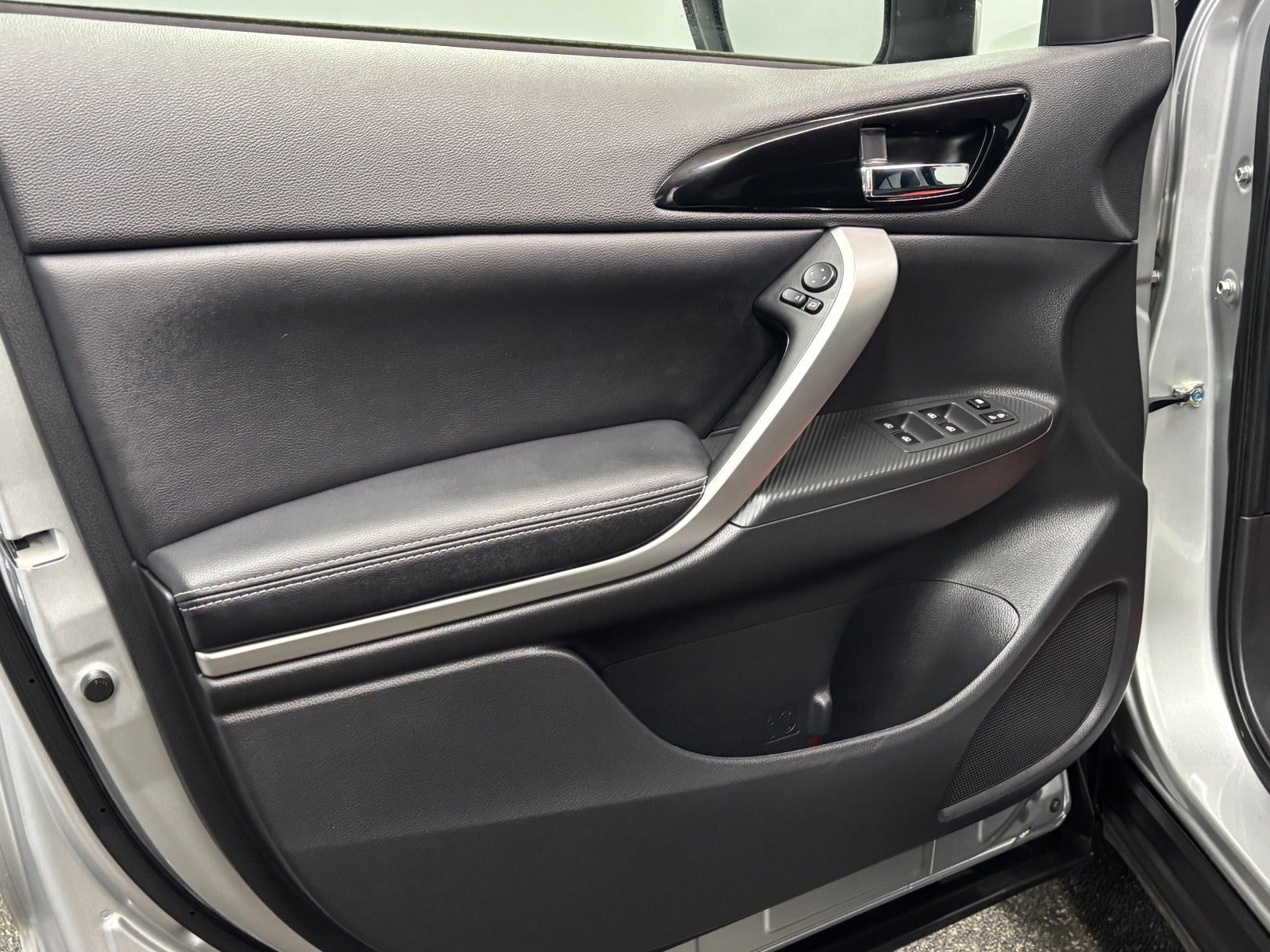 Billede af Mitsubishi Eclipse Cross 2,4 PHEV Intense CVT 4WD