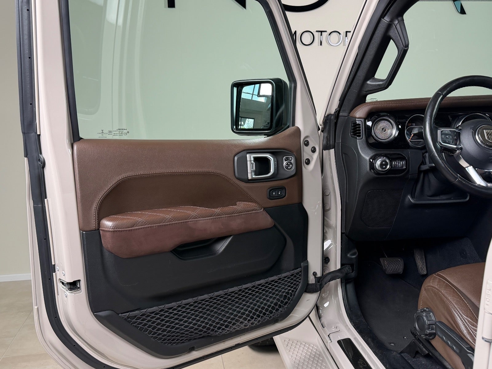 Jeep Wrangler Unlimited 2,0 T Brute Sky One aut. 4×4 4d - 7