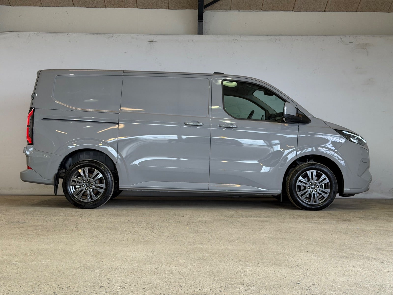 Ford E-Transit Custom 320L Limited