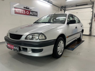 Toyota Avensis 1,8 Luna 5d
