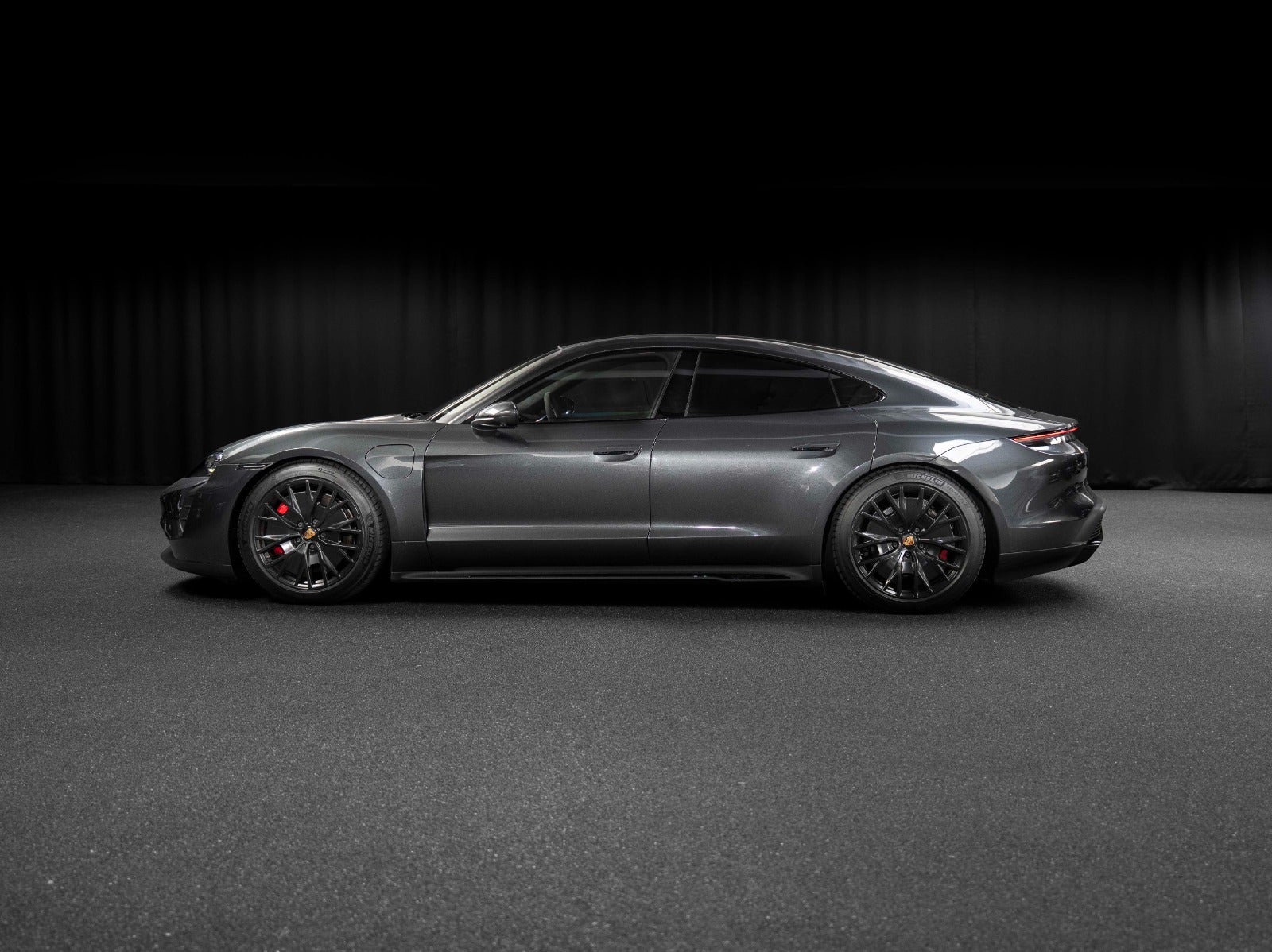 Gallery image 3 of 18