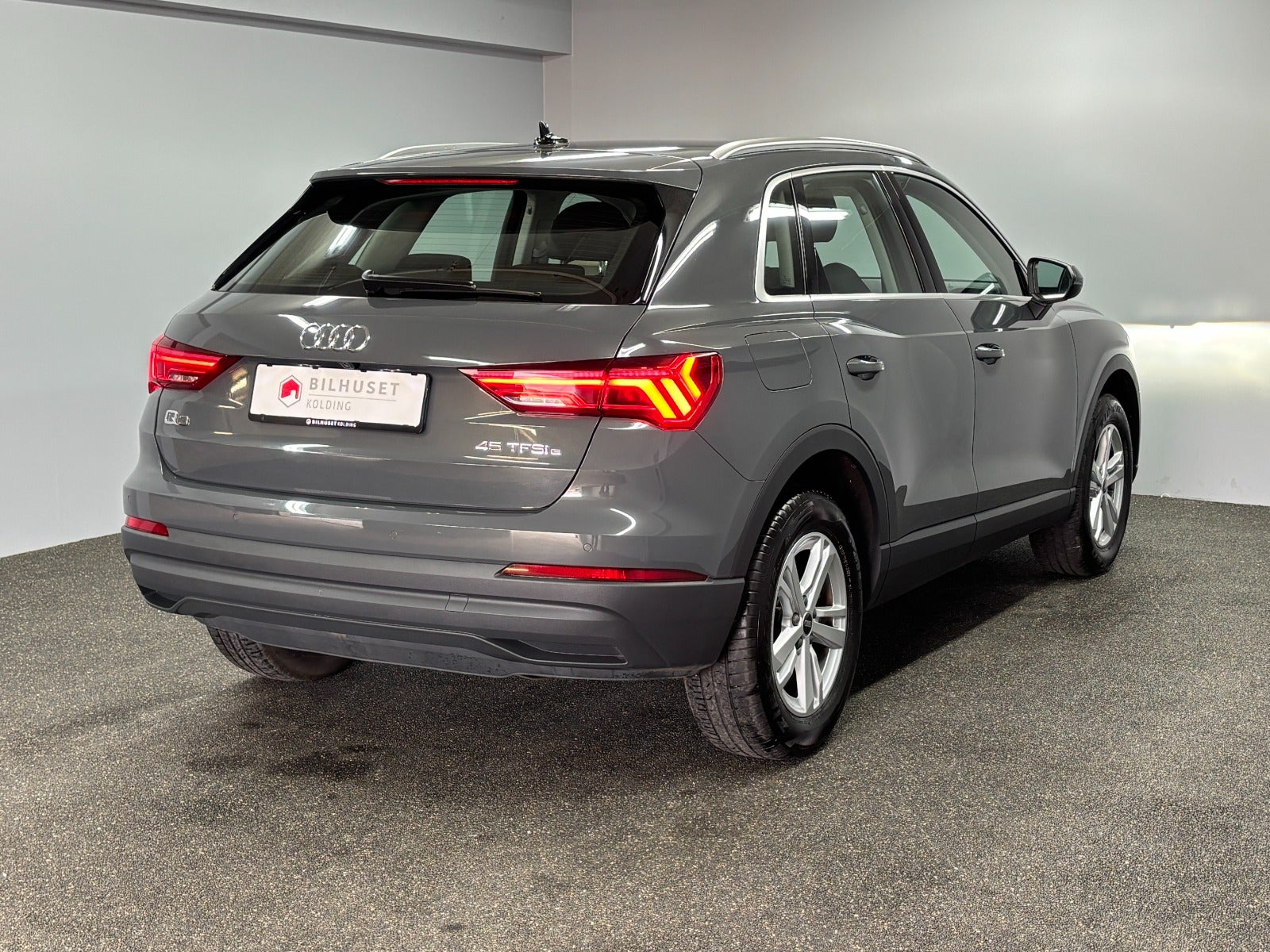 Billede af Audi Q3 45 TFSi e Attitude plus S-tr.