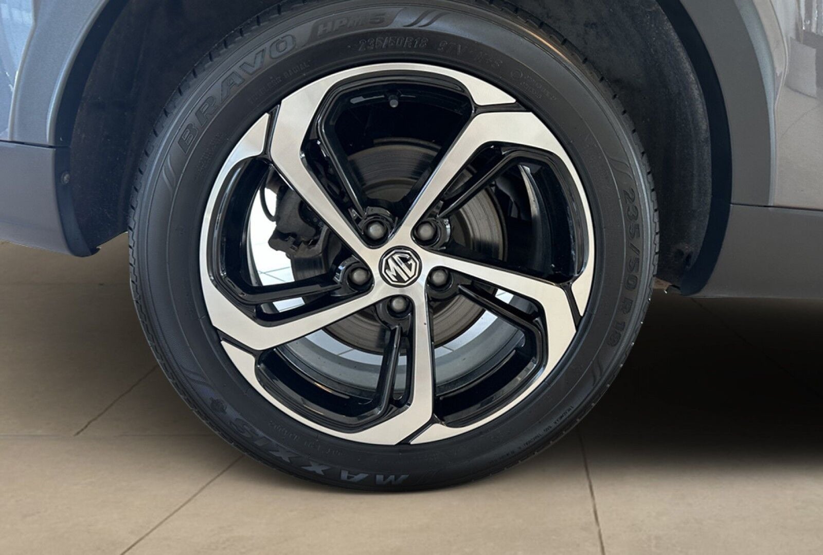 MG EHS PHEV Luxury