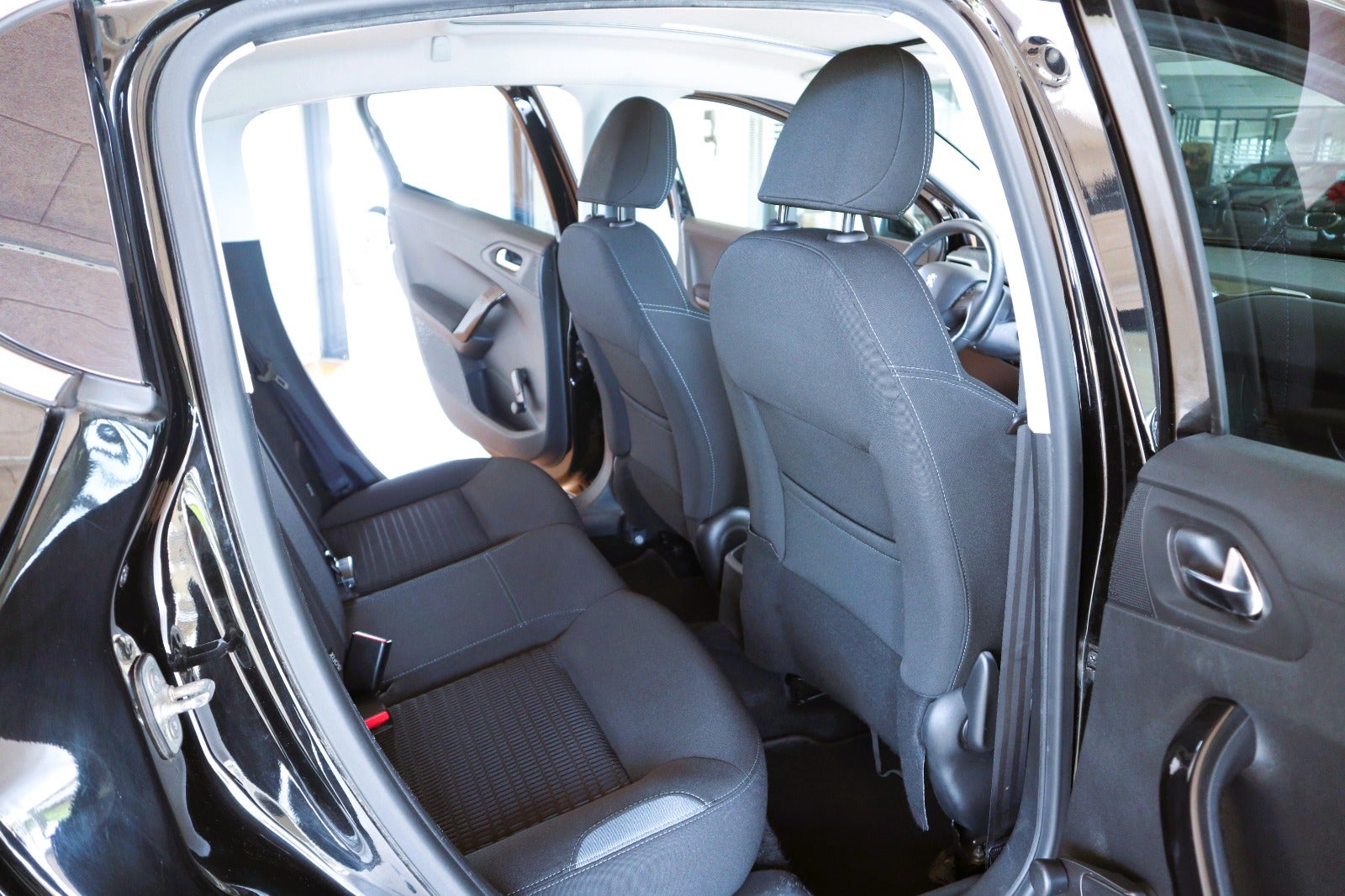 Billede af Peugeot 208 1,2 VTi Allure Sky