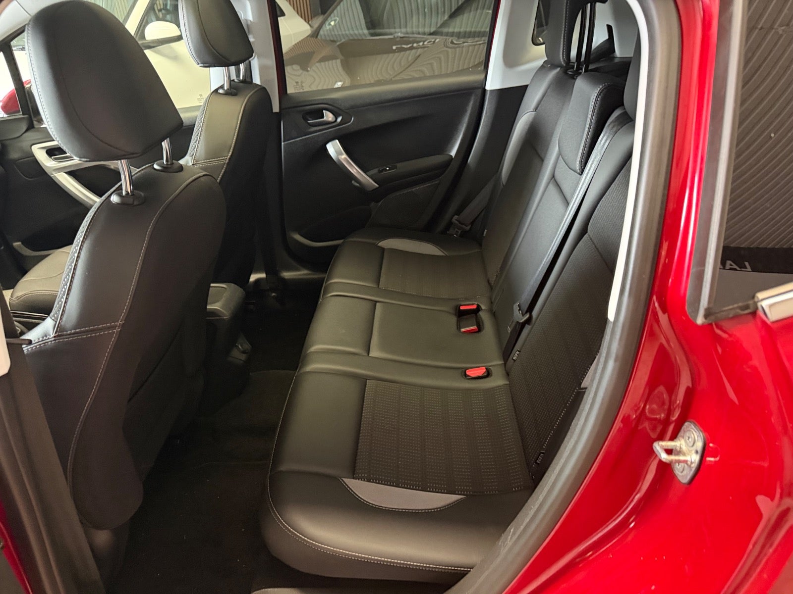 Peugeot 2008 BlueHDi 100 Exclusive Sky - billede 14