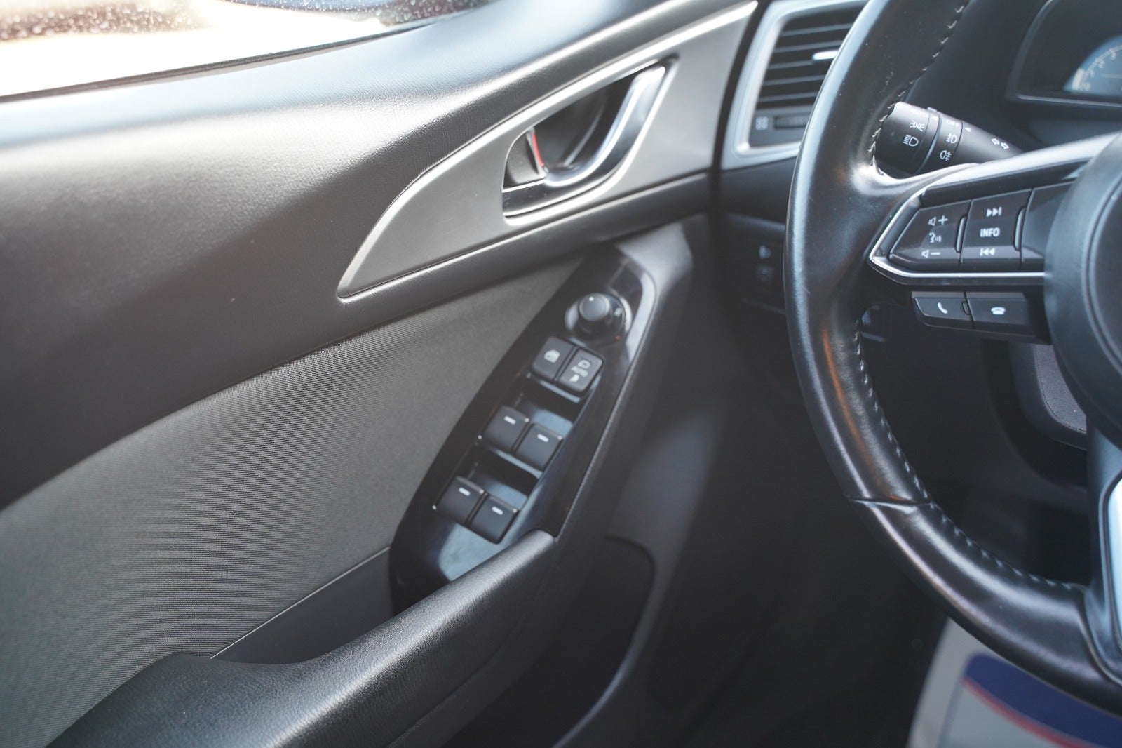 Billede af Mazda 3 2,0 SkyActiv-G 120 Vision aut.