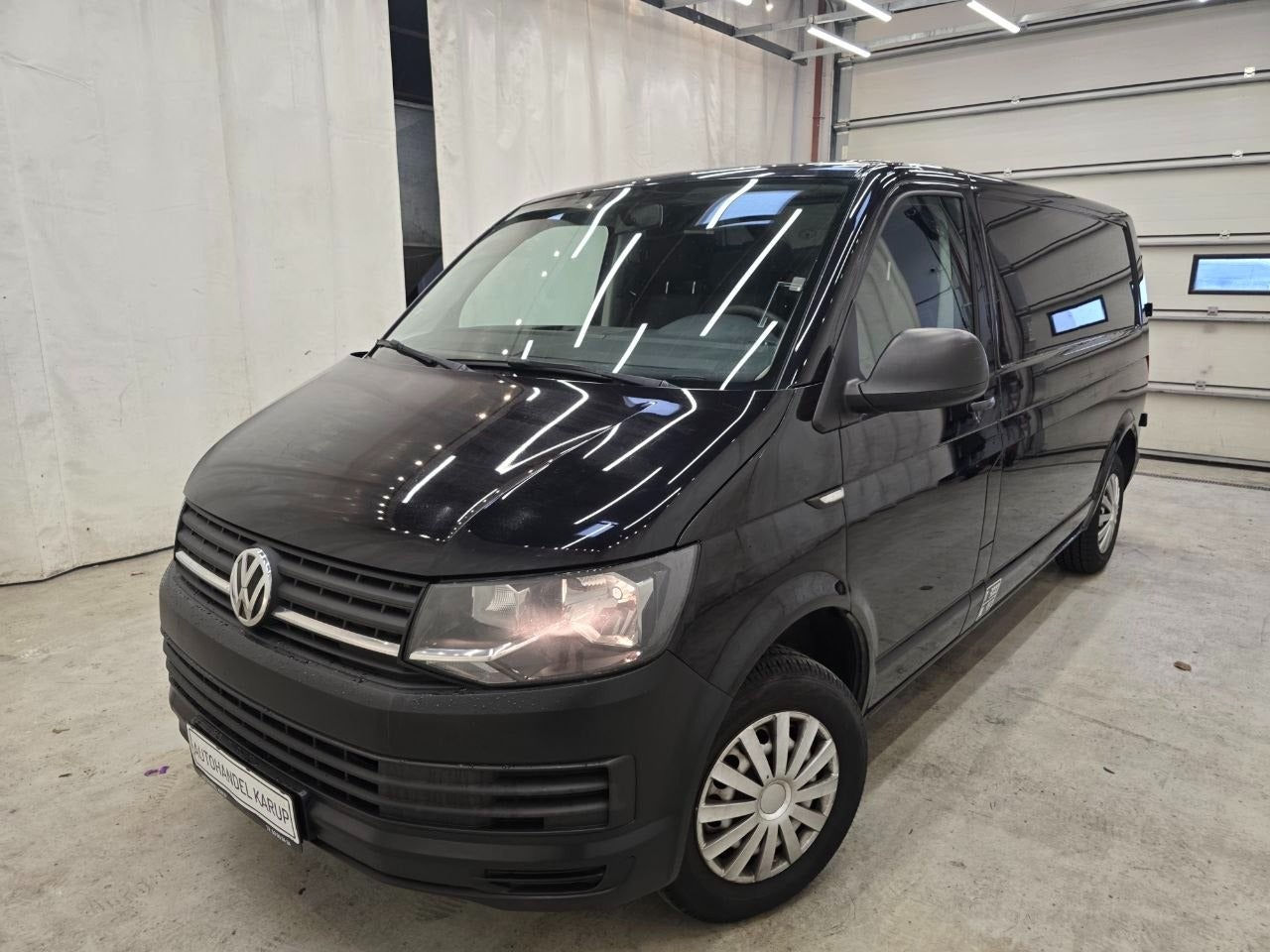 VW Transporter TDi 102 Kassevogn lang