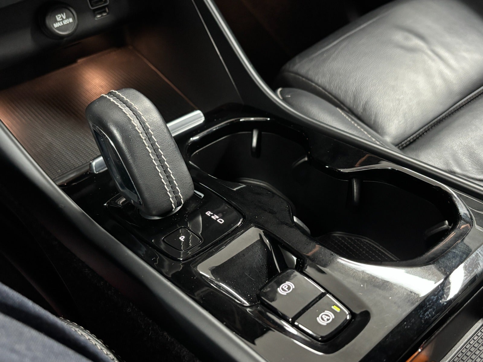 Billede af Volvo XC40 1,5 T4 ReCharge R-Design aut.