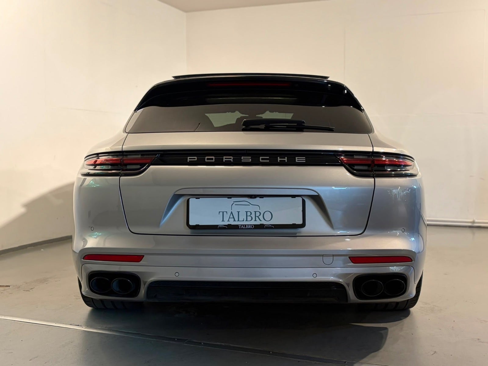 Porsche – Panamera 4