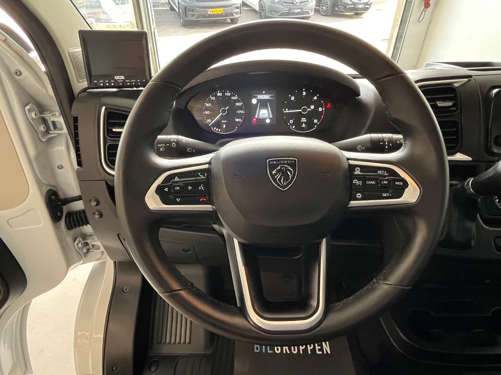 Billede af Peugeot Boxer 335 2,2 BlueHDi 140 L3 Premium EAT8