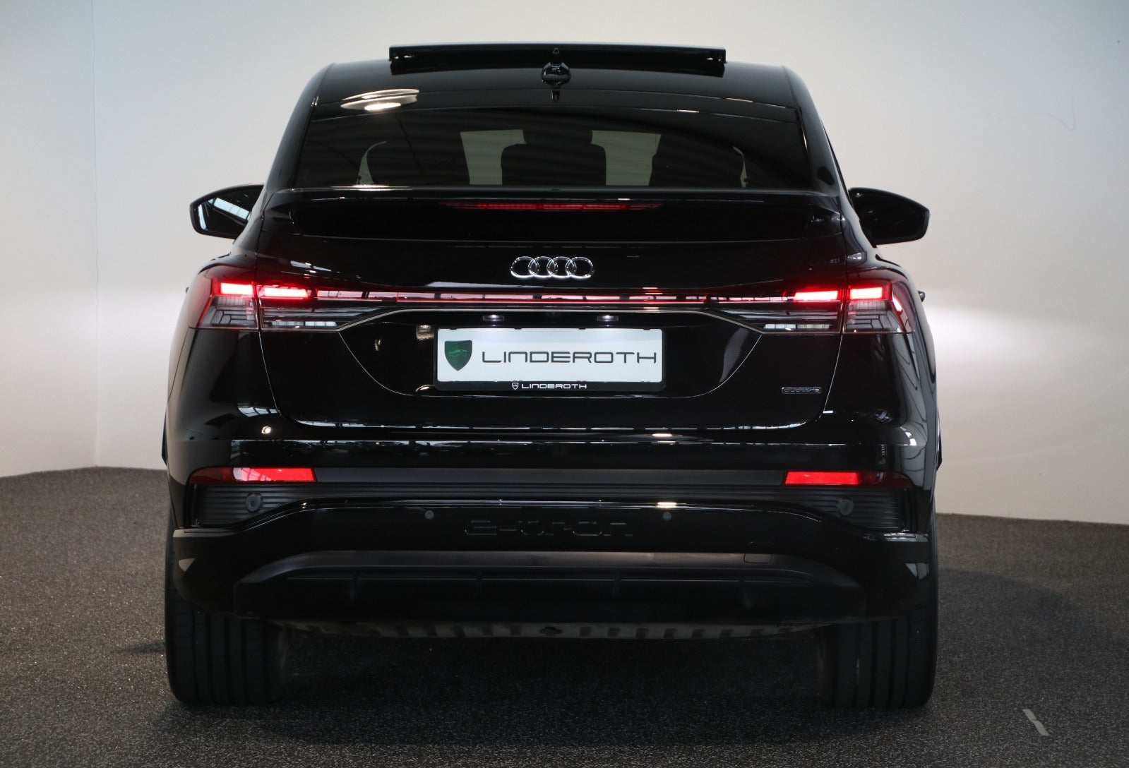 Audi Q4 e-tron 45 S-line Sportback quattro 5d - 4