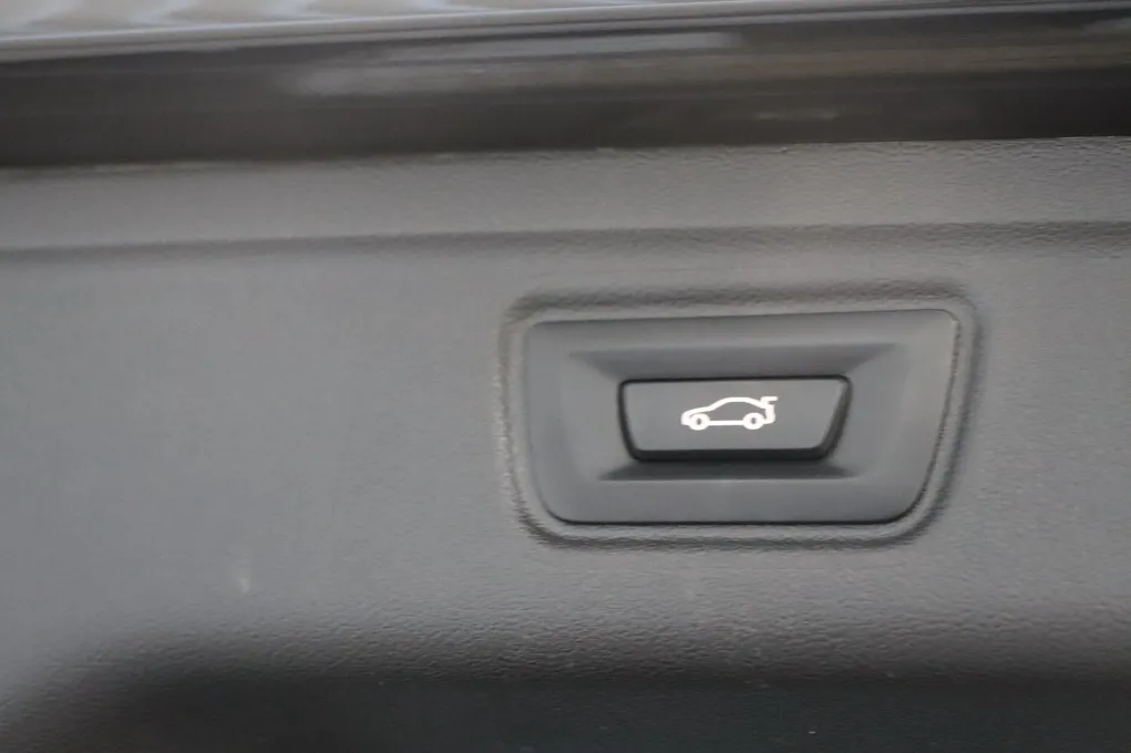 BMW 330e Touring Sport Line aut.