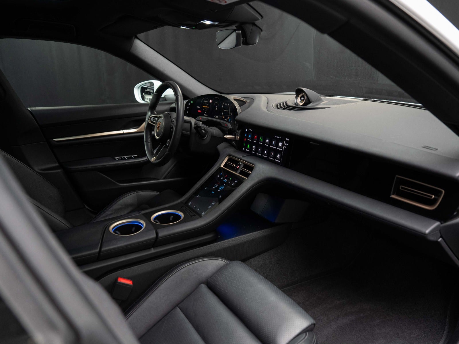 Gallery image 16 of 18