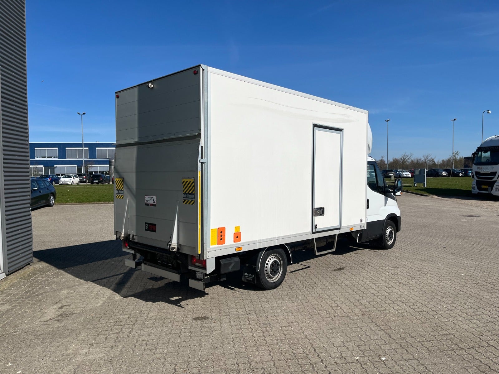 Billede af Iveco Daily 3,0 35S18 4100mm Box m/lift AG8