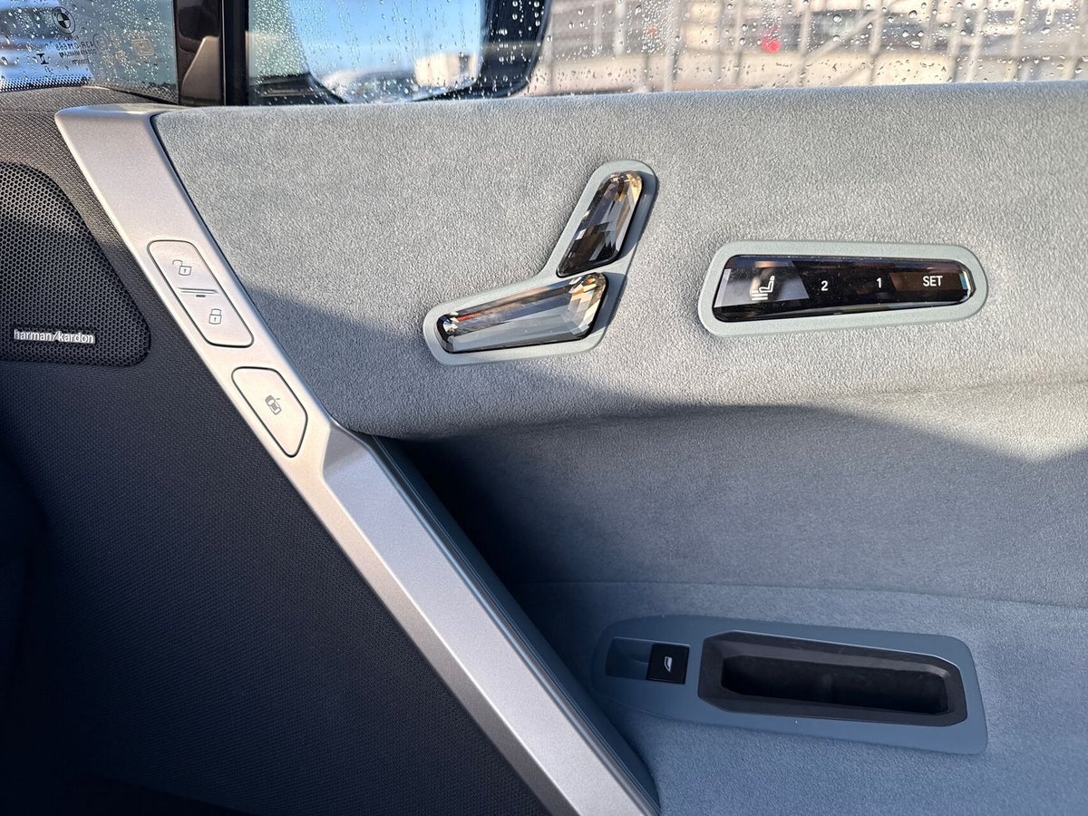 BMW iX xDrive40 Fully Charged M-Sport billede 17