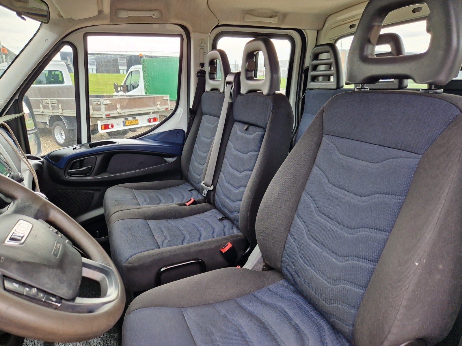 Billede af Iveco Daily 2,3 35S14 Mandskabsvogn m/lad