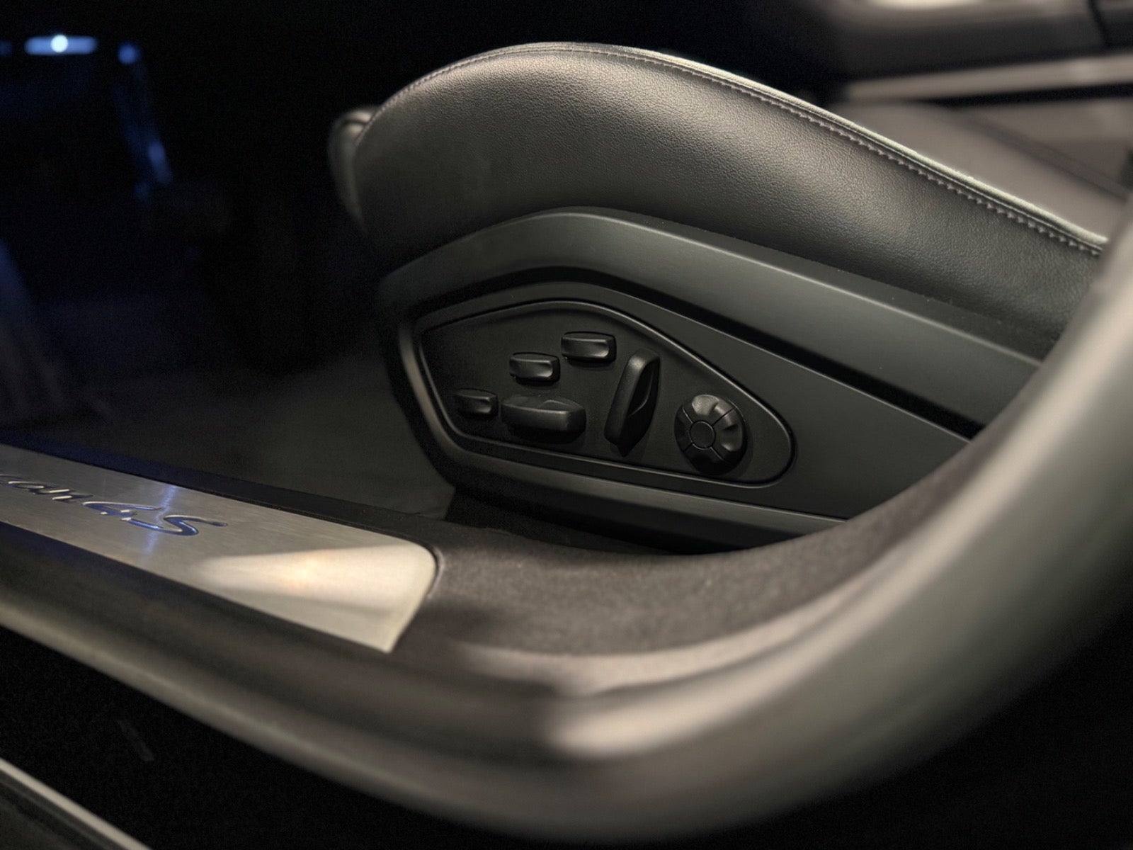 Porsche – Taycan 4S
