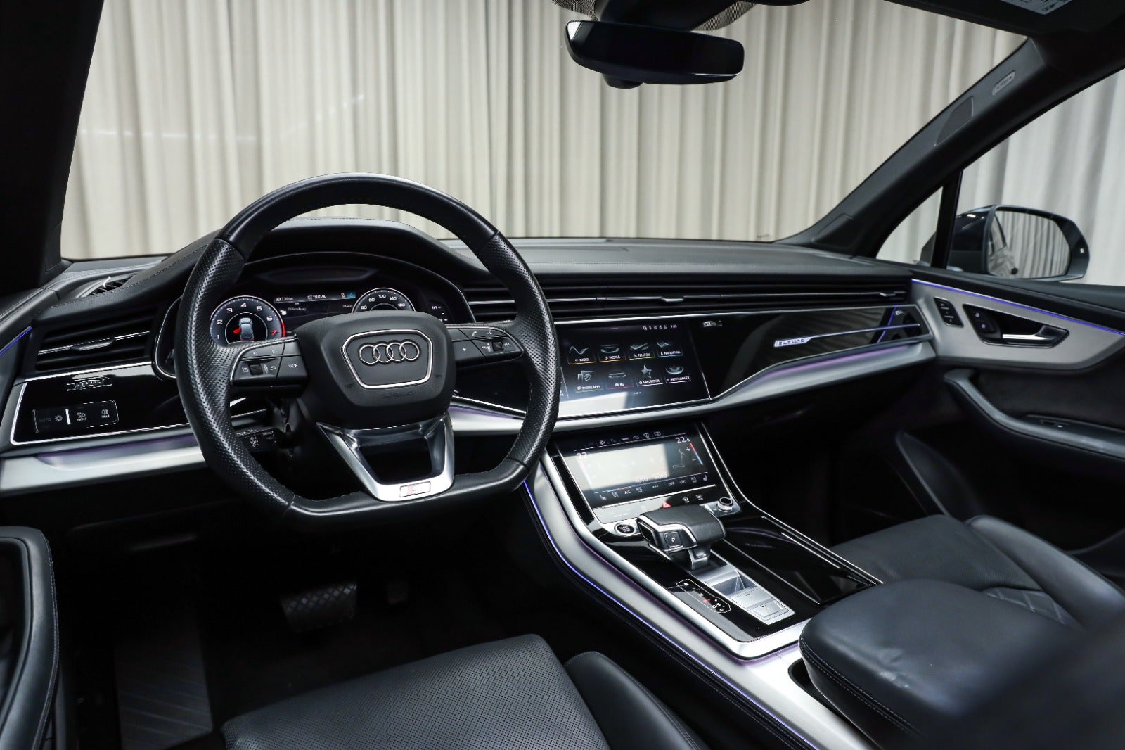 Audi Q7 (3/8)