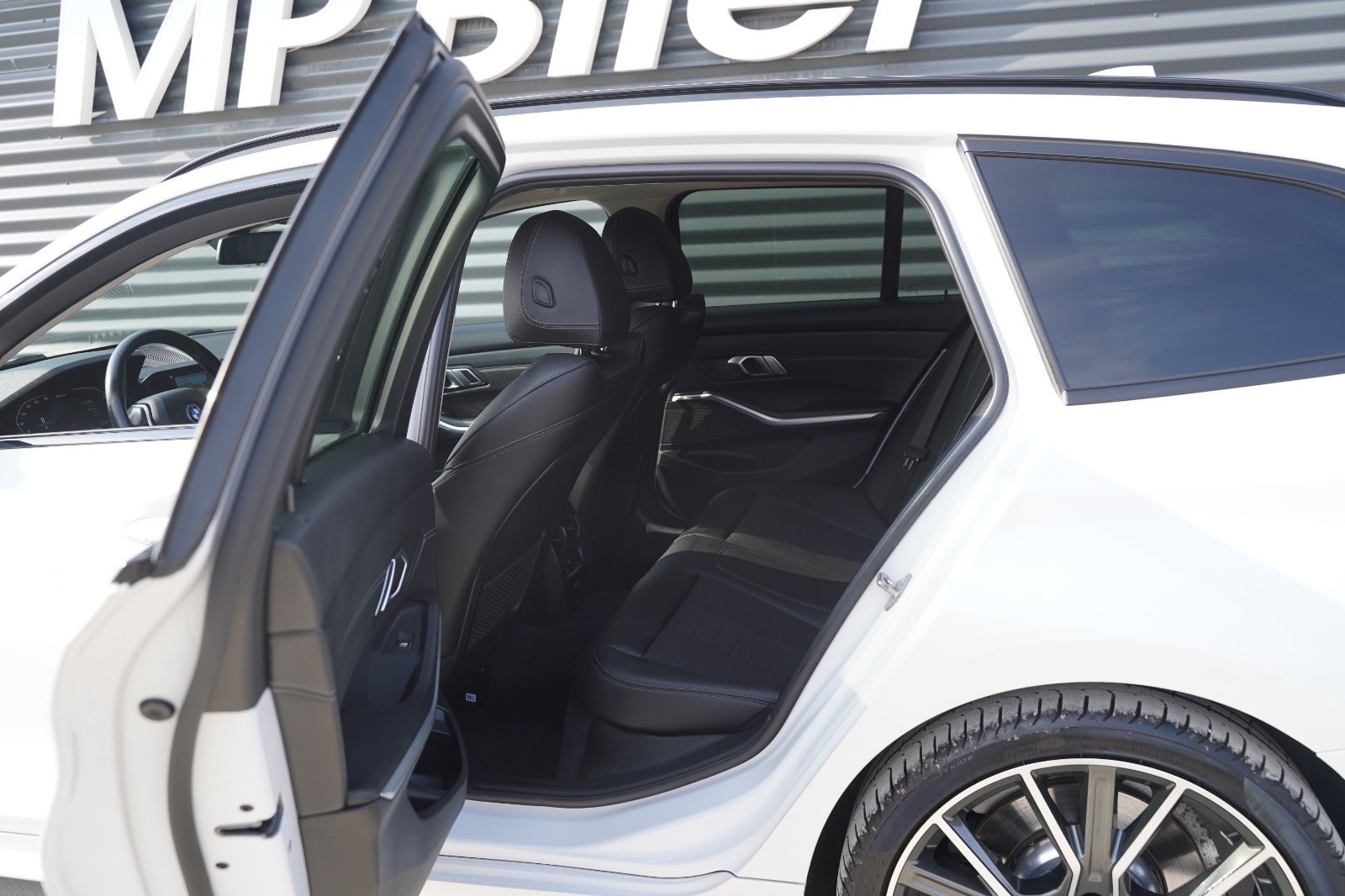 Billede af BMW 330e 2,0 Touring Sport Line aut.