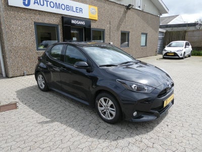 Toyota Yaris Hybrid Active e-CVT Van