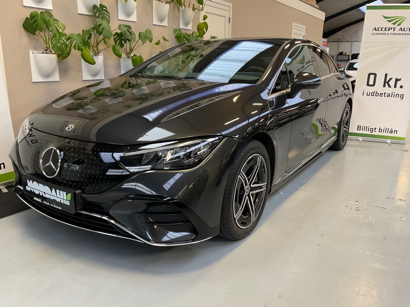 Mercedes EQE350 AMG Line 4d - 1