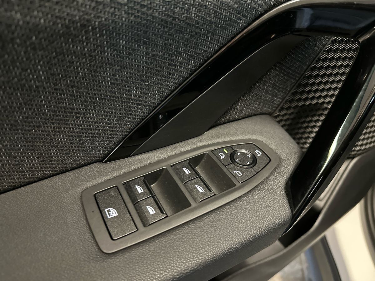 BMW iX1 xDrive30 billede 19